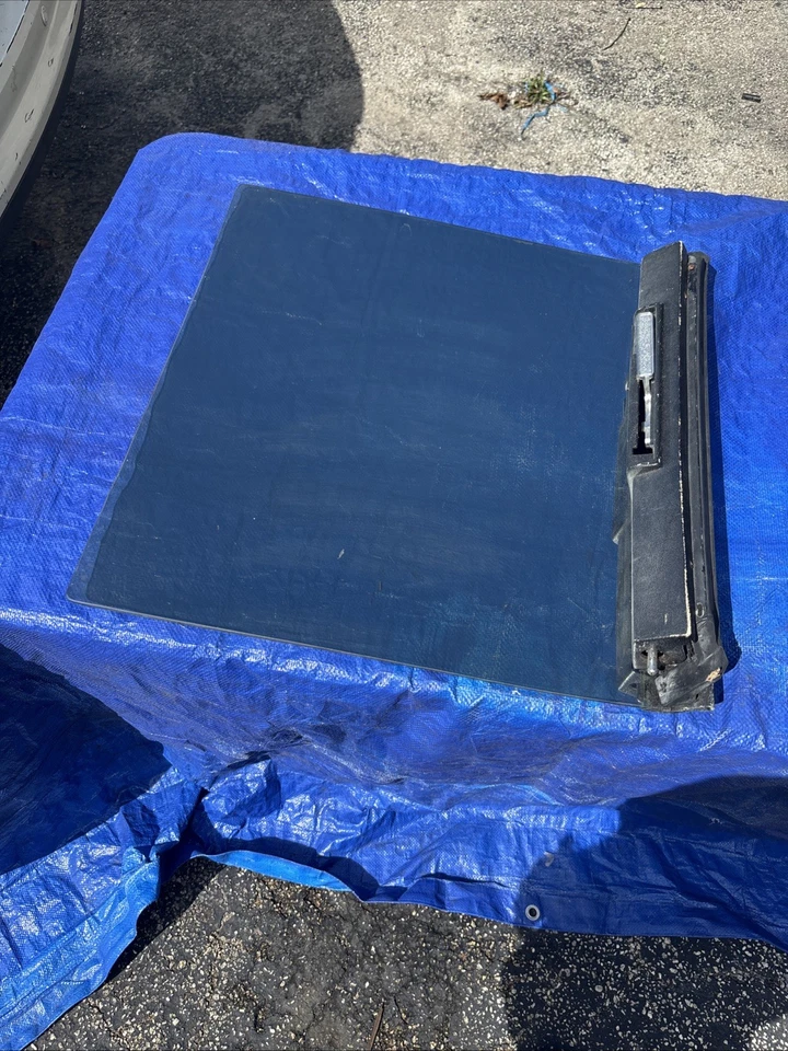 Ford Mustang Fox 1979-87 T-Top carrocería lado izquierdo del conductor - Carlite - sin cerraduras Foto 3 de 4