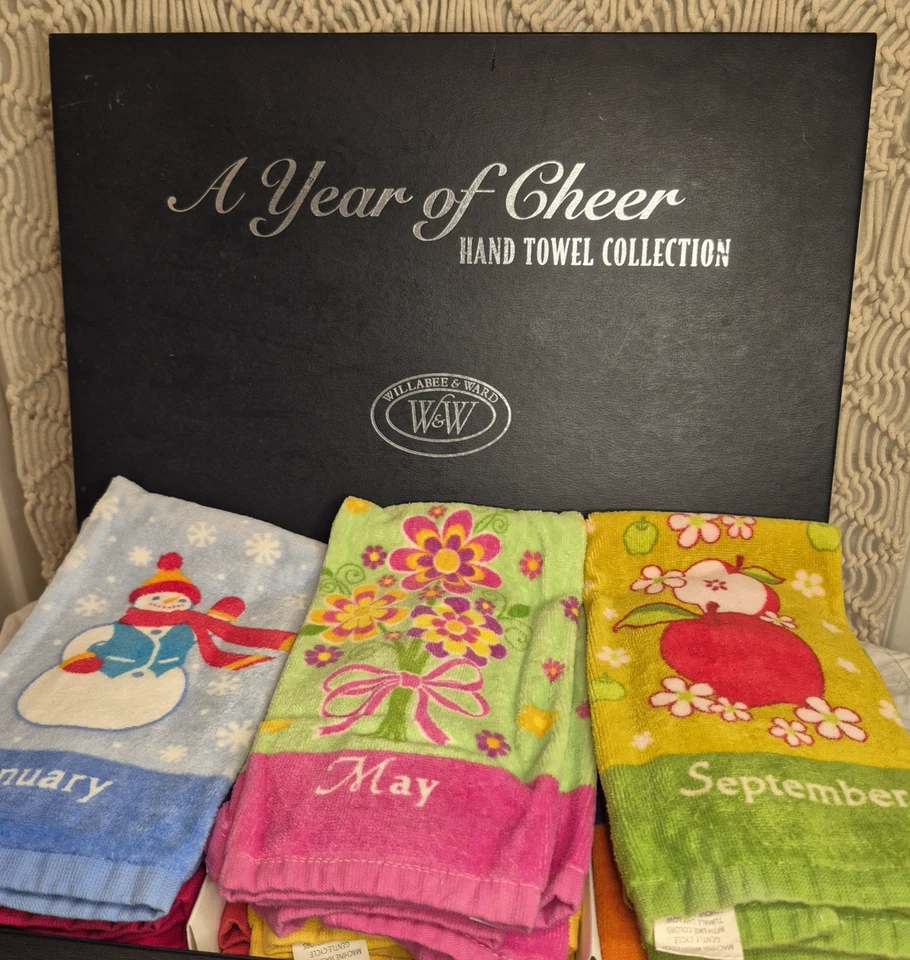 Conjunto de 12 pares de toalhas Danbury Mint/Willabee&Ward Year of Cheer HAND na caixa - Imagem 2 de 4