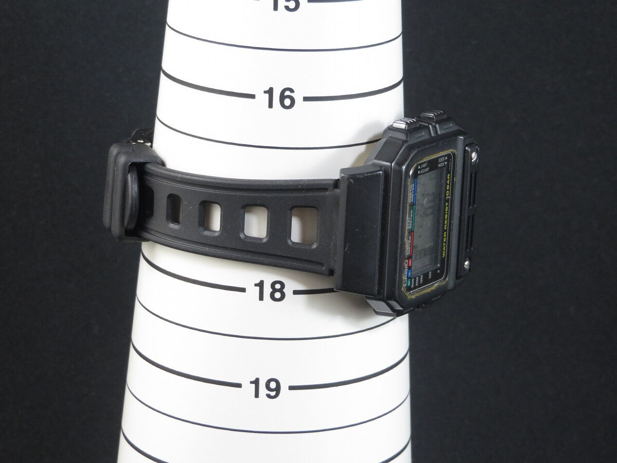 Vintage CASIO Digital Barometer BM-100WJ 560 Watch Stainless Vintage CASIO Digital Barometer BM-100WJ 560 Watch Stainless