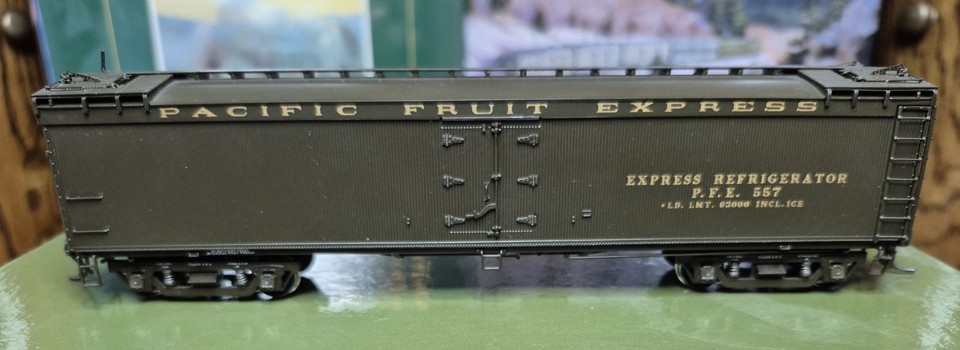 Canadian Pacific 40 ft Refrigerator Car Kit-HO Scale-by Accurail - A