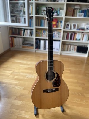 Larrivee OM-03R - Akustikgitarre mit Tonabnehmer, inkl. Hartschalenkoffer