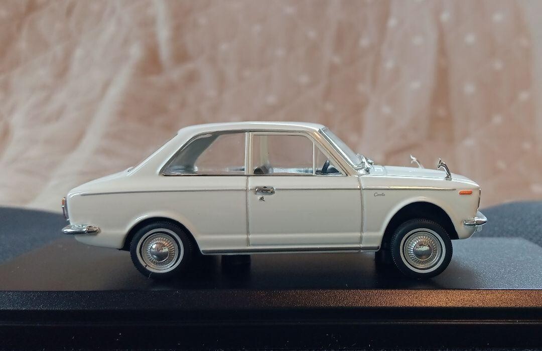 非売品　TOYOTA COROLLＡカローラ1966ミニカー 非売品 TOYOTA COROLLAカローラ1966ミニカー