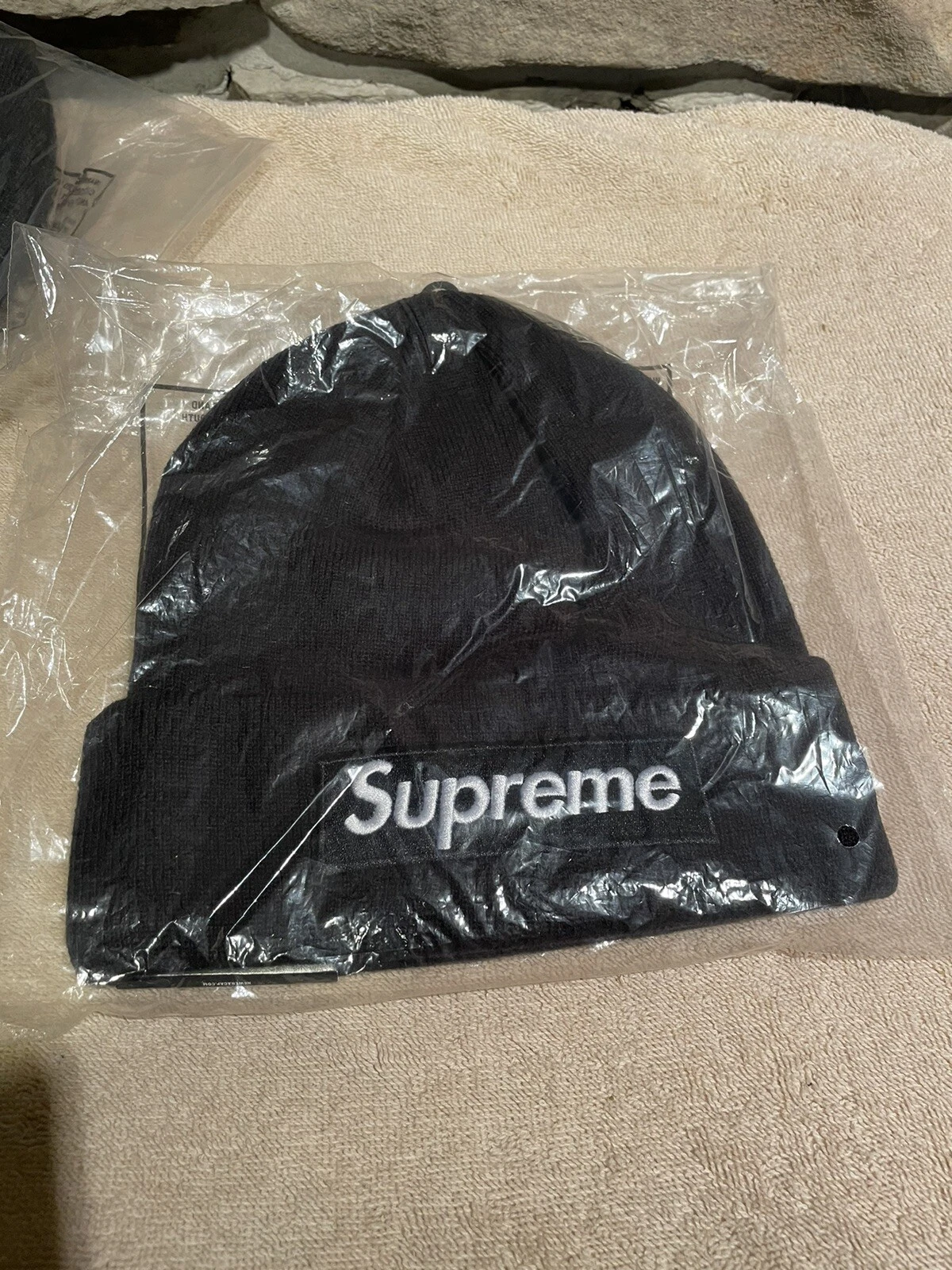Bonnet Supreme x New Era Box Logo FW21 (FW21BN9) taille unique