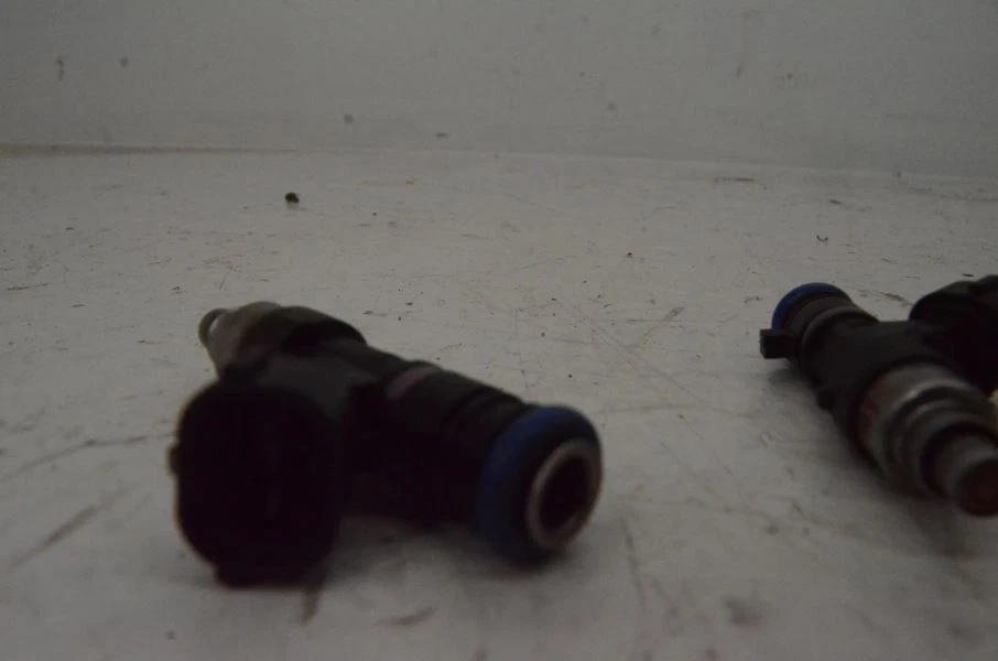 2005-2015 Nissan Xterra 4x4 Set of 5 Fuel Injectors Foto 3 de 4