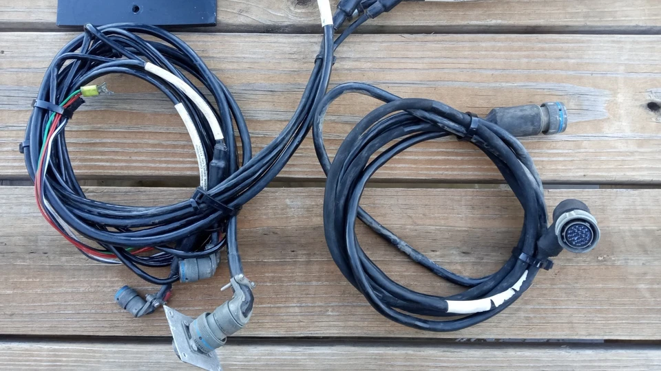 Base de computadora HMMWV ComTech Mobile Datacom Corp Magnus con montaje, caja y cables Foto 4 de 4