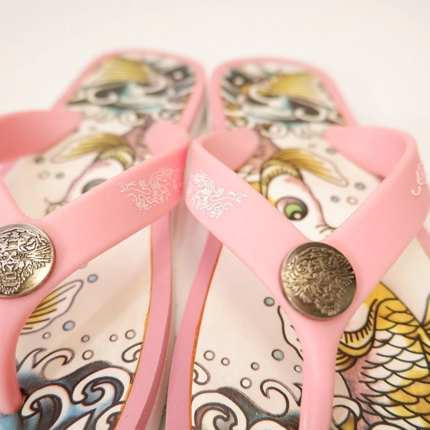 Sandalia Ed Hardy Mujer 8 Peces Astro Kiss Koi Chanclas Piscina Playa Retro Core Go Foto 3 de 4