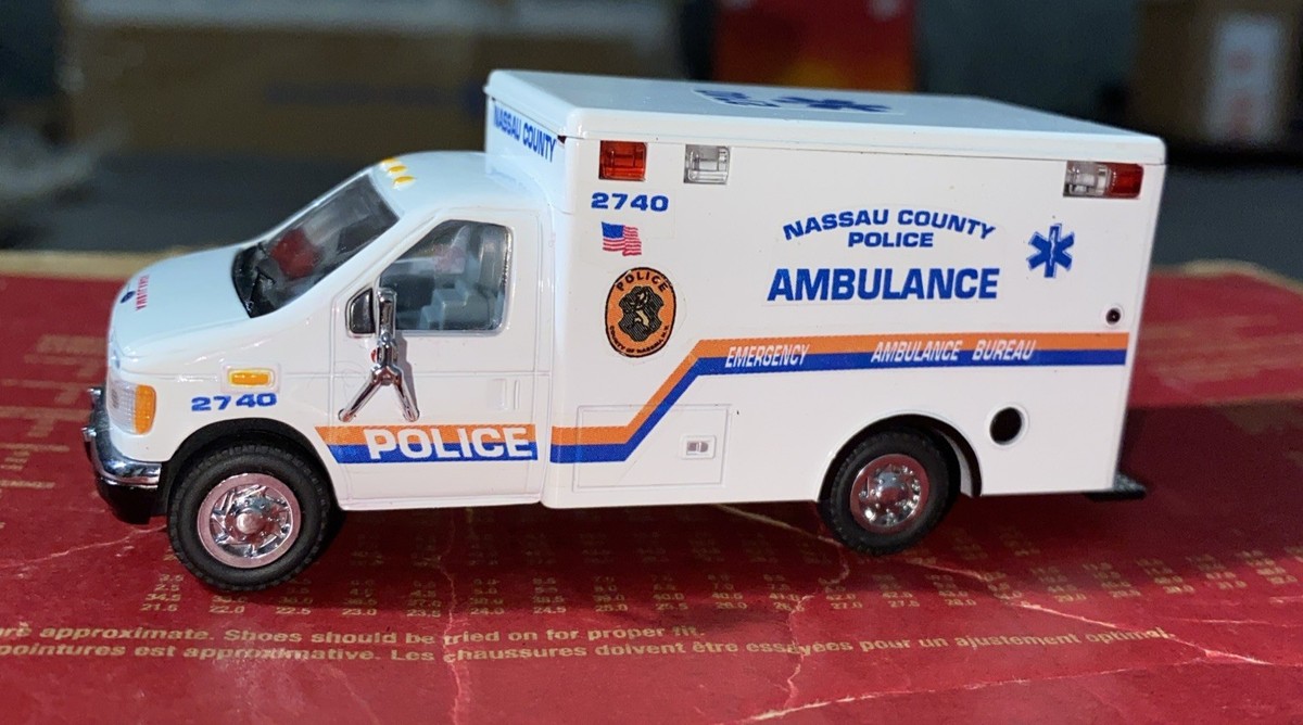 Kitbash 1/64 Ford E-550 NASSAU COUNTY POLICE DEPARTMENT AMBULANCE