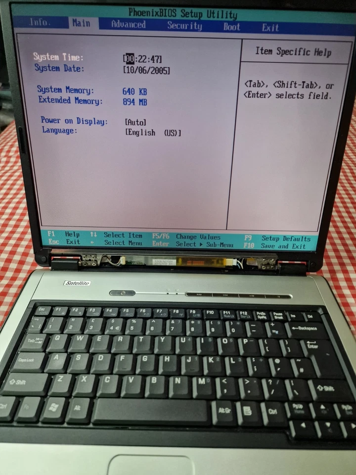 Toshiba Satellite L100-109 Laptop Intel Celeron M 1.6GHz 15" For parts Read Desc - Image 3 of 4