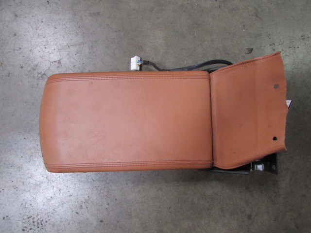 Maserati Quattroporte, Rear Center Armrest Console, Cuoio, Used, P/N 981422105