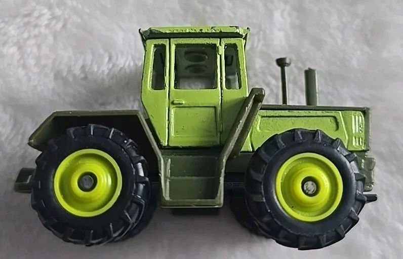 Vintage Matchbox MB-Trac 1600 Turbo 1/64 two tone green tractor diecast/plastic  - Image 2 of 4