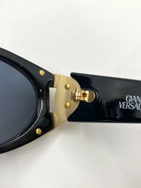 Gianni Versace Sunglasses MOD 423 COL 852 Black Gold Medusa  display picture 1