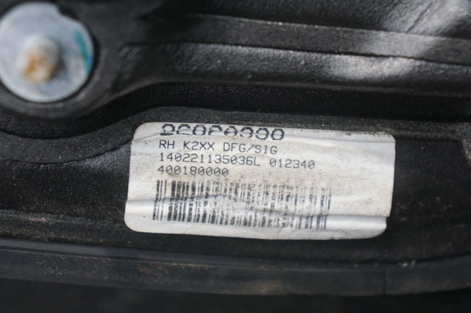 Conjunto de espejo retrovisor puerta derecha OEM 22820398 Chevrolet Silverado 3500 2015-2016 Foto 2 de 4