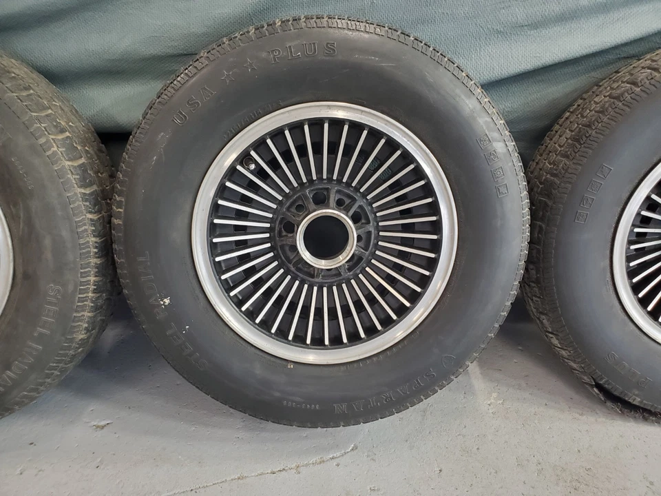 Corvette 1965-1966 ruedas de imitación Foto 2 de 4