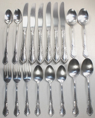 18 pcs Oneida Mansion Hall: 3 Tsp 4 Soups 6 Knives 3 Salad Forks 2 Iced Teaspoon