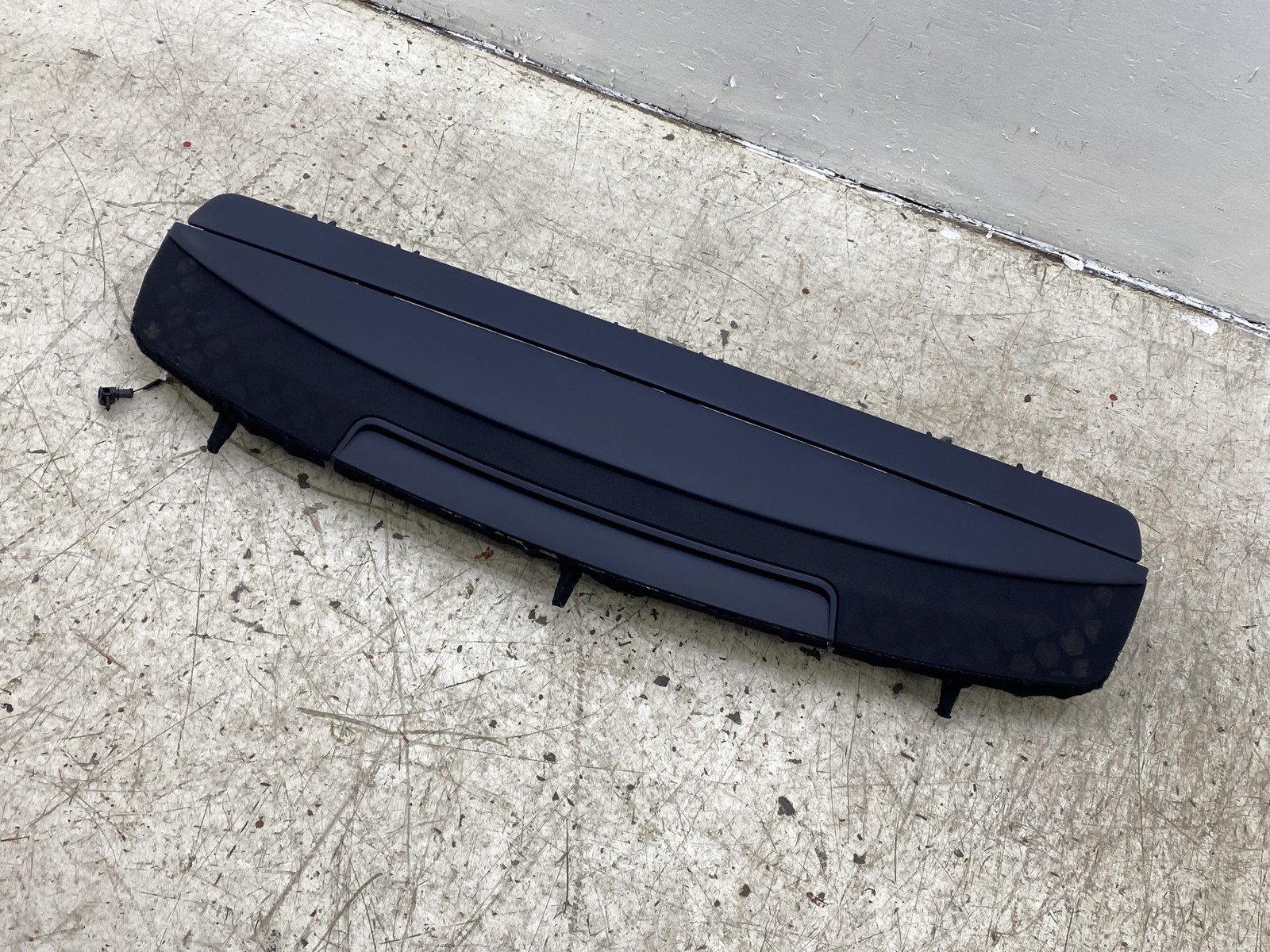 2010-2020 BENTLEY MULSANNE OEM REAR WINDOW SUN COVER SHADE 3RD BRAKE LIGHT LAMP