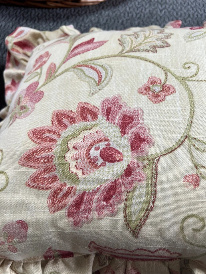 Vintage Ralph Lauren Ruffled Throw pillow Excellent!!(C1) - Image 2 of 4