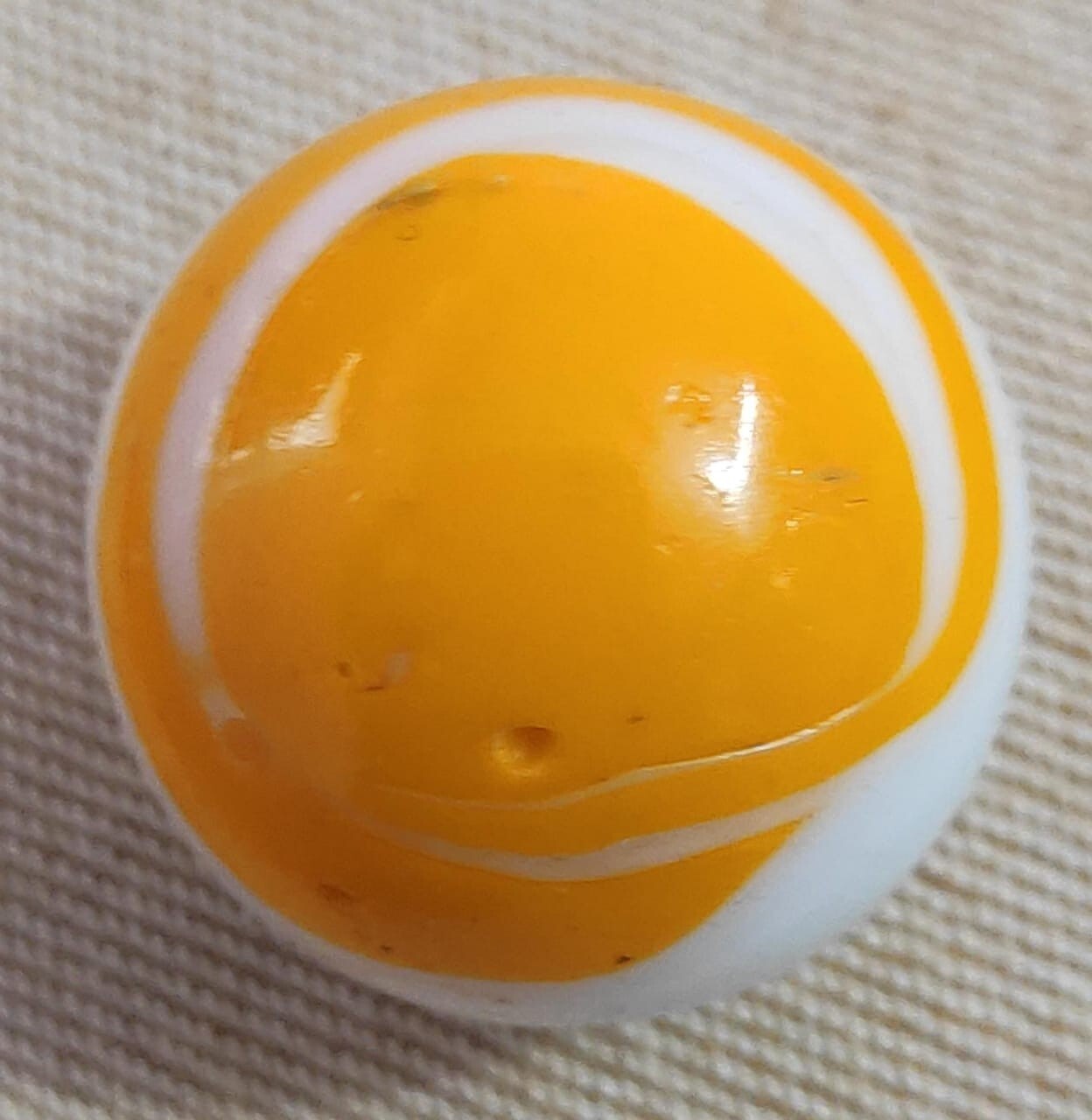 OLD TOY MARBLE 0.98'' TRANSITIONAL CREASE LEGHTON ''9'' WHITE BASE&YELLOW SWIRL