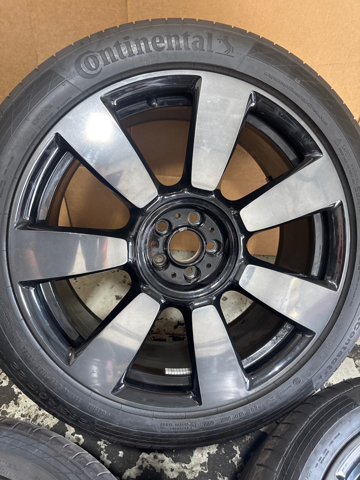 Rolls-Royce Cullinan Wheel P/N 6882835