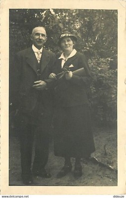 Postcard - Photography - Portrait - Couple - Attention it's not a Car