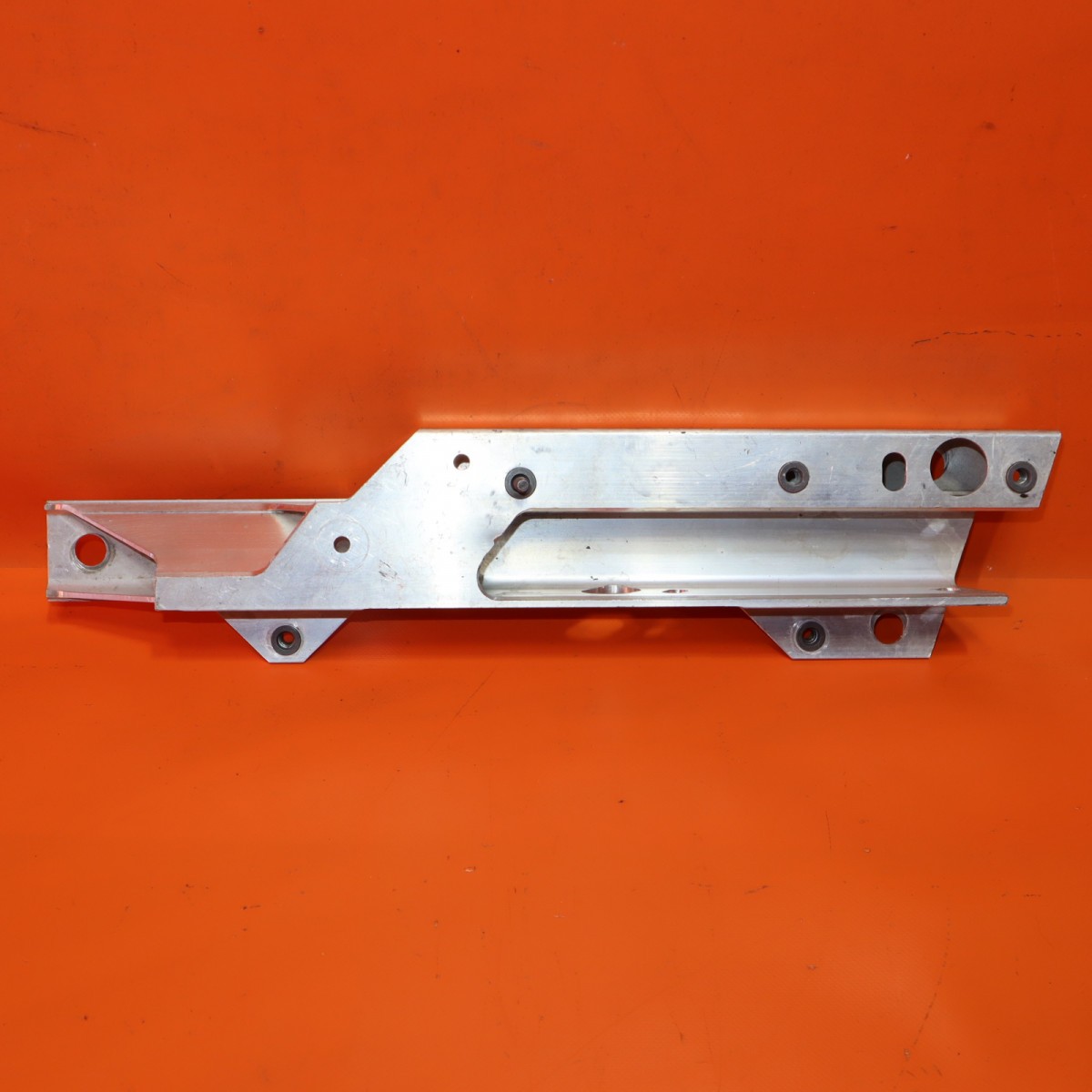 Aston Martin DB11 2019-2021 Right Mounting bracket P/N HY5316A681AC
