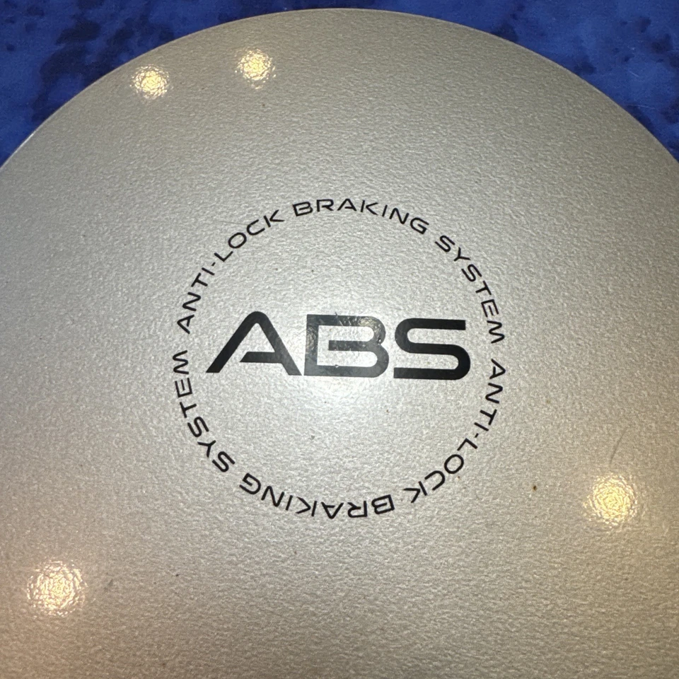 ONE 1992-1993 Pontiac Bonneville SSEi # 6504 tapa central de rueda plateada # 25551446 Foto 3 de 4