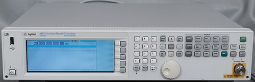 HP/Keysight N5183A 100 kHz-20 GHz MXG Analog Signal Generator 520/1E1/ALB/U02/UN - Picture 2 of 8