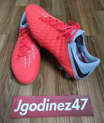 nike hypervenom phantom 3 raised on concrete