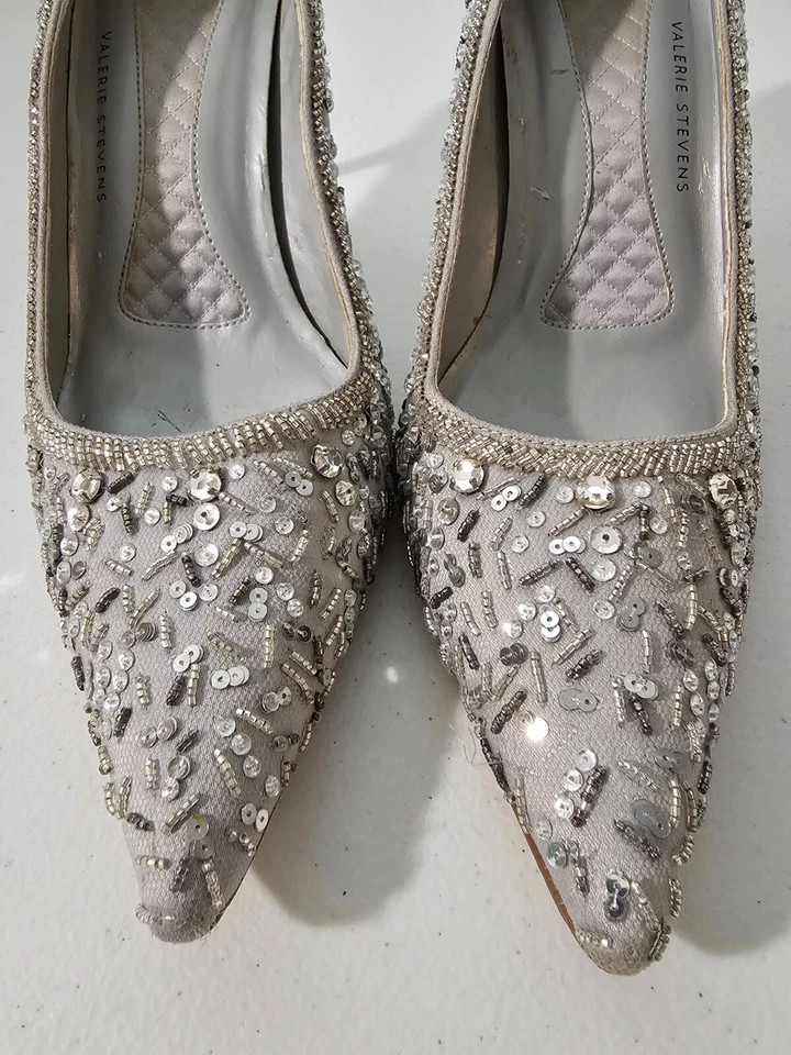 Zapatos de noche vintage Valerie Stevens para mujer plateados con cuentas tacones de punta 6,5 M Foto 3 de 4