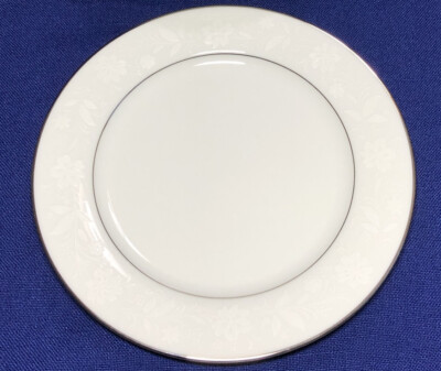 CLOSEOUT NORITAKE RANIER #6909 White/Platinum