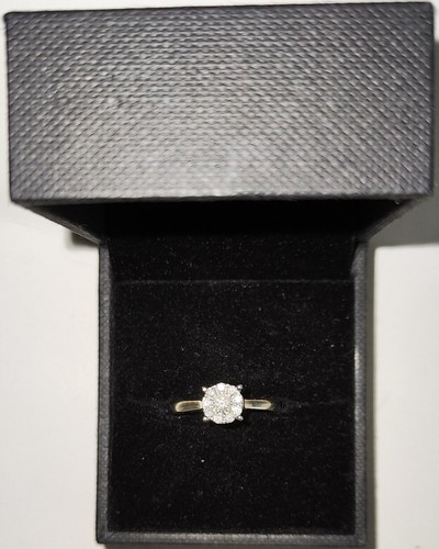 Beautiful 9ct White Gold Diamond Cluster Ring 15pts ***Value £350*** - Picture 11 of 13
