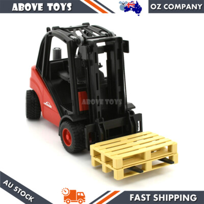 BRUDER LICENSED Linde Fork Lift H30D Red with 2 Pallets scale 1:16 Toy AU Stock