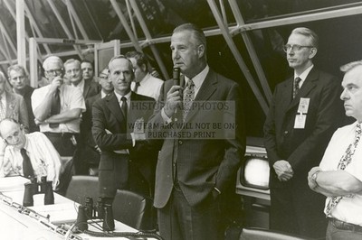 SPIRO AGNEW CONGRATULATES LAUNCH CONTROL APOLLO 17 LAUNCH 197 4X6 POSTCARD PHOTO