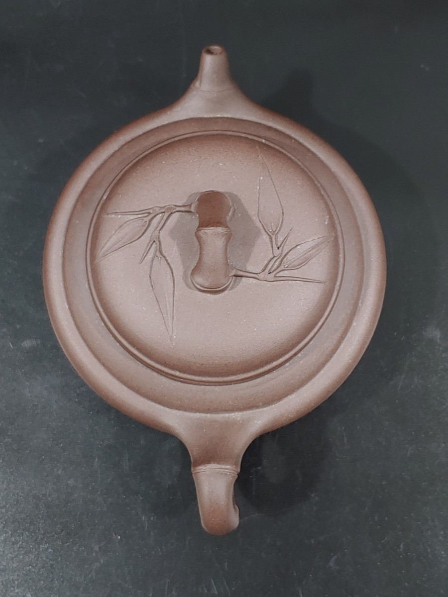 张春芳宜兴老厂紫砂扁腹报春壶杯Chinese Yixing Zisha Purple Clay