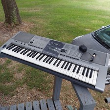 Yamaha YPT-400 Portable Electric Keyboard