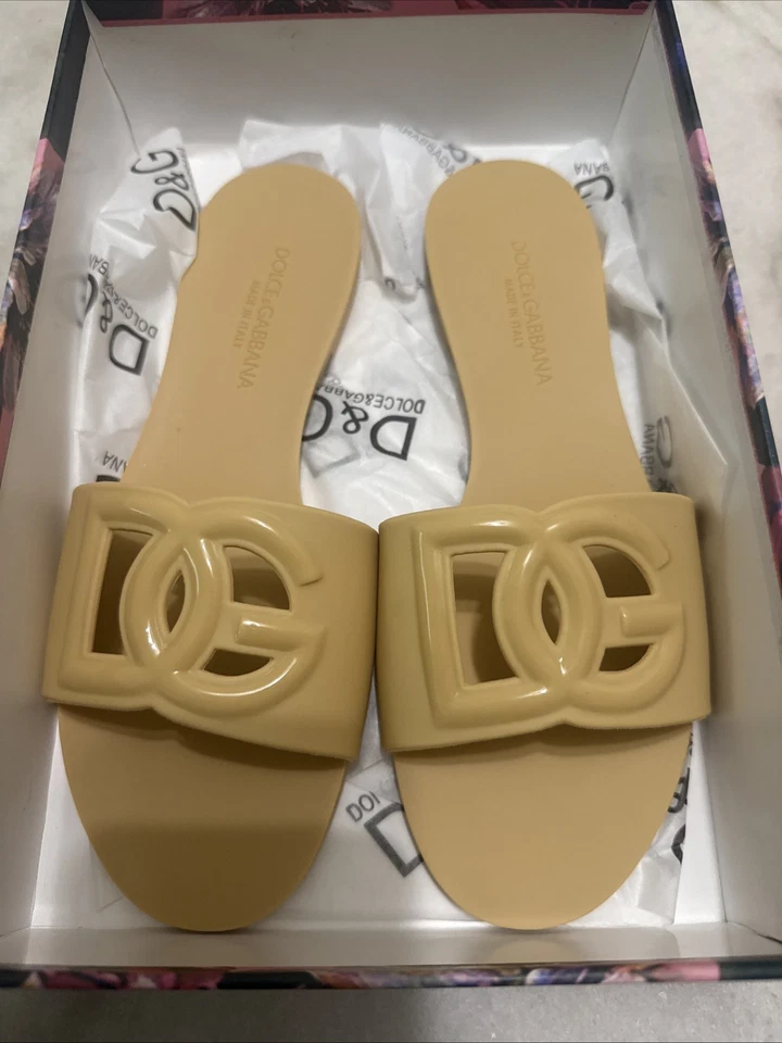 Sandalia Dolce & Gabbana Interlock Slide Talla 39- Color Tostado Foto 2 de 3