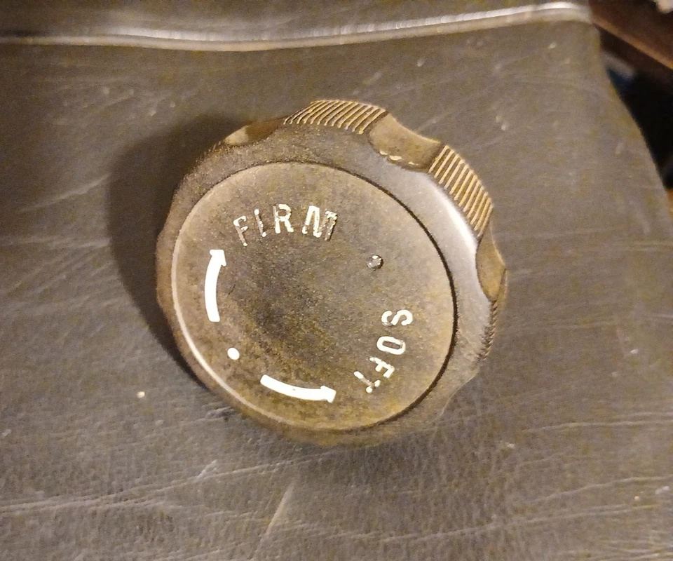 Botão de ajuste lombar do assento - Volvo 1969 140 144 142 145 USADO/COMO REMOVIDO - Imagem 4 de 4