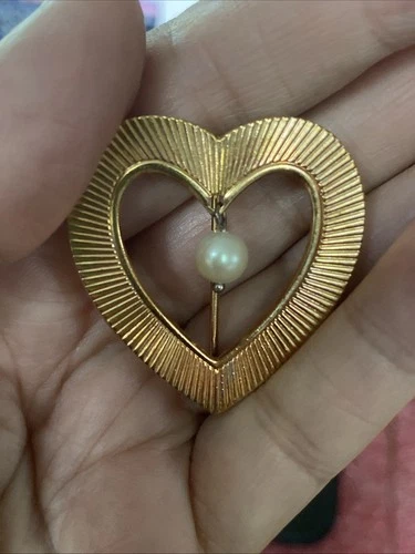 Vintage Brooch Pin Imitated Pearl Gold Tone Heart Costume Jewelry