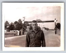 US Army Soldier Fight win Land Photo Picture Vintage Military Old Picture
