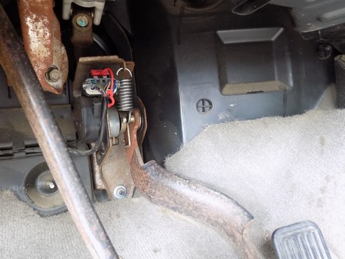 Throttle Pedal Spring Upgrade for 2001-2005 LB7-LLY 6.6l Duramax - Picture 2 of 2