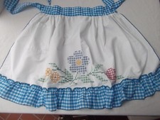 vtg 70s half apron blue gingham farm house embroid flowers pocket ruffle NEW
