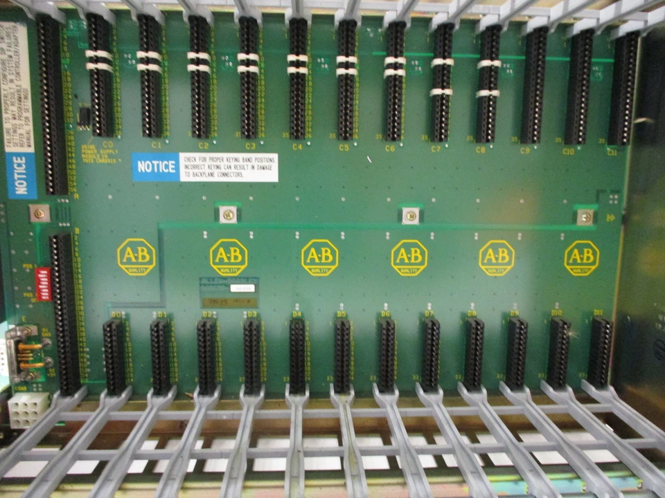 CHASIS DE E/S ALLEN-BRADLEY 1771-A3B1 SERIE B 12 RANURAS Foto 2 de 4
