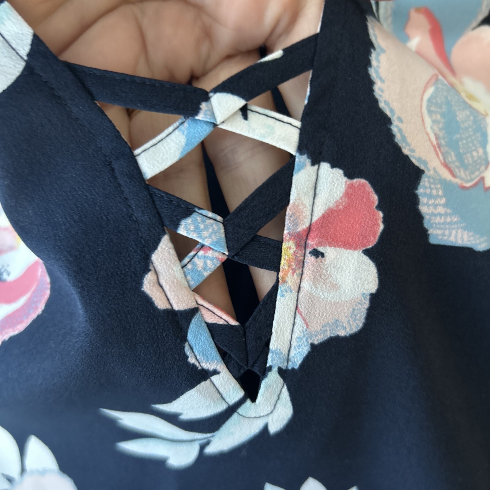 New Women’s Van Heusen Top S Navy Pink Floral V Criss Cross Neck SS Layering thumbnail 12