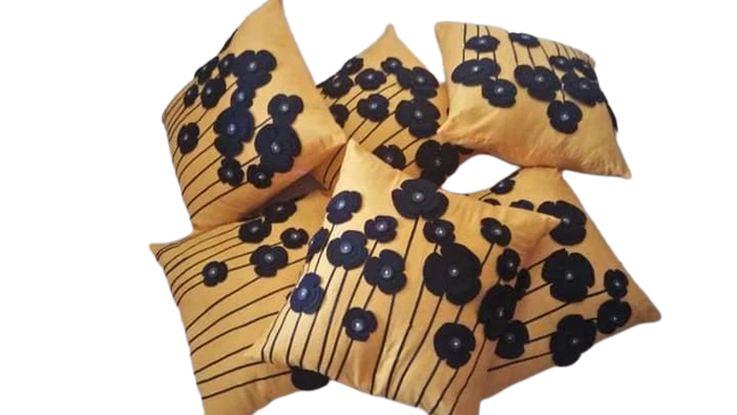 Sofá de salón dormitorio hecho a mano almohadas hogar banquete decoración diseño interior Foto 2 de 2