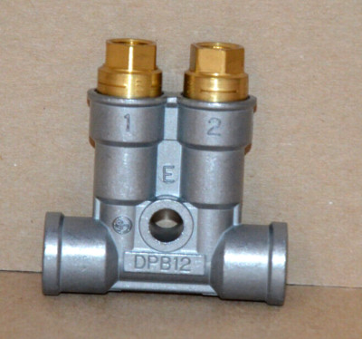Showa Verteiler DPB12 Neu/unbenutzt