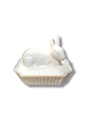 WESTMORELAND MILKGLASS BUNNY RABBIT - BUTTER DISH RARE PICKET FENCE