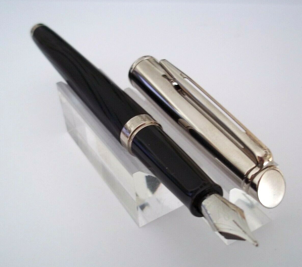 Stylo plume Waterman Hémisphère de luxe en attributs précieux de couleur noire