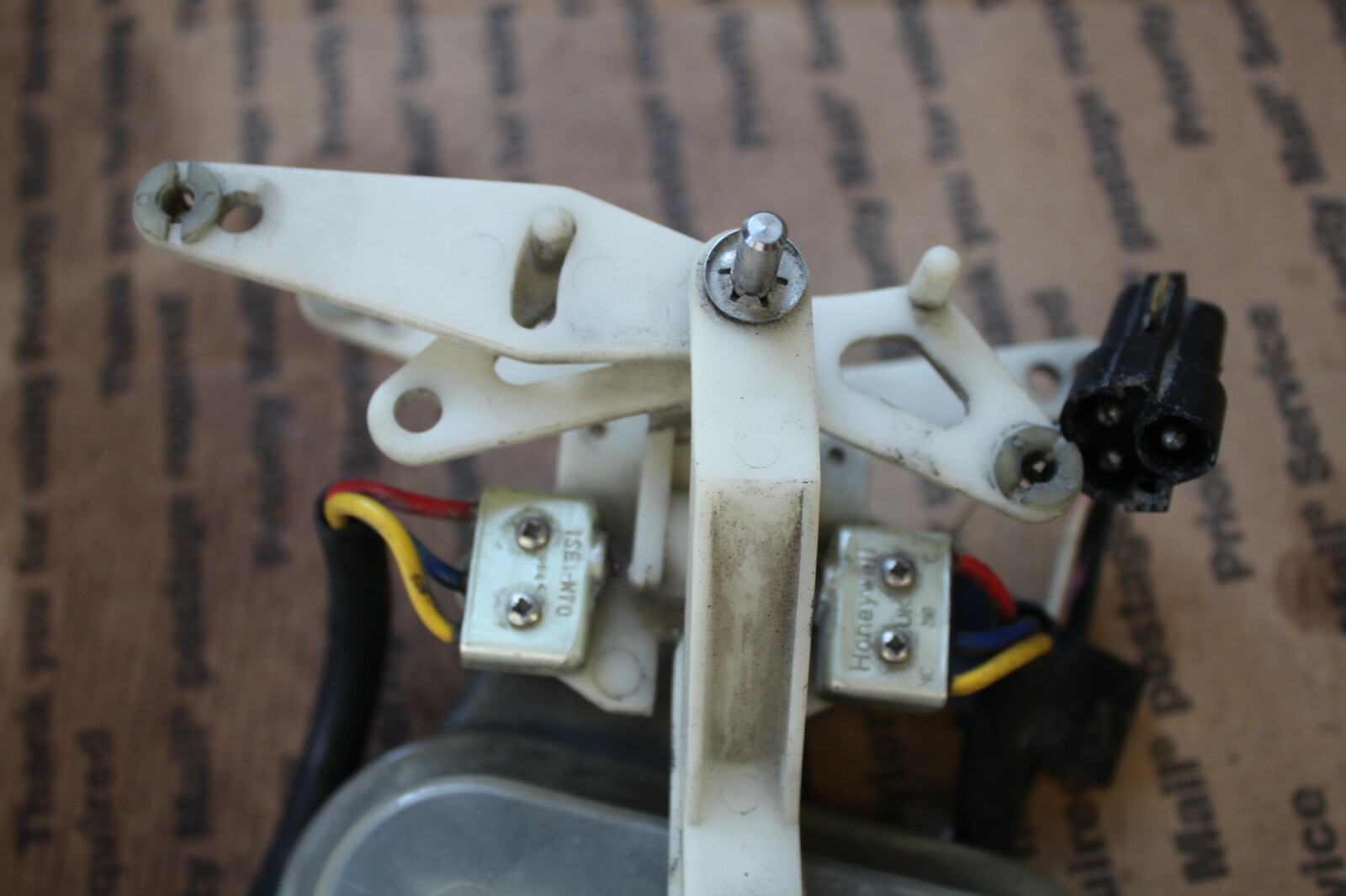 ROLLS ROYCE SILVER SPUR 90 FRONT LEFT DOOR POWER LOCK MECHANISM