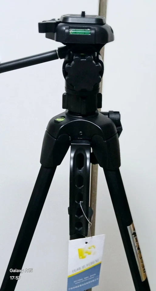 Ecam Weifeng WT-3730 Portable Tripod for Professional Digital SLR Camera - Image 4 of 4