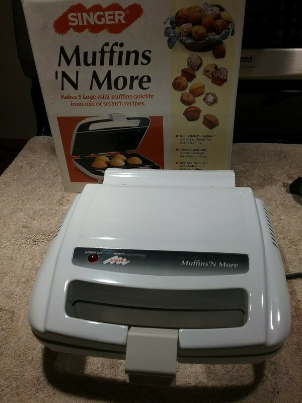 SINGER  MUFFINS 'N MORE BAKER -  Brand New in Box