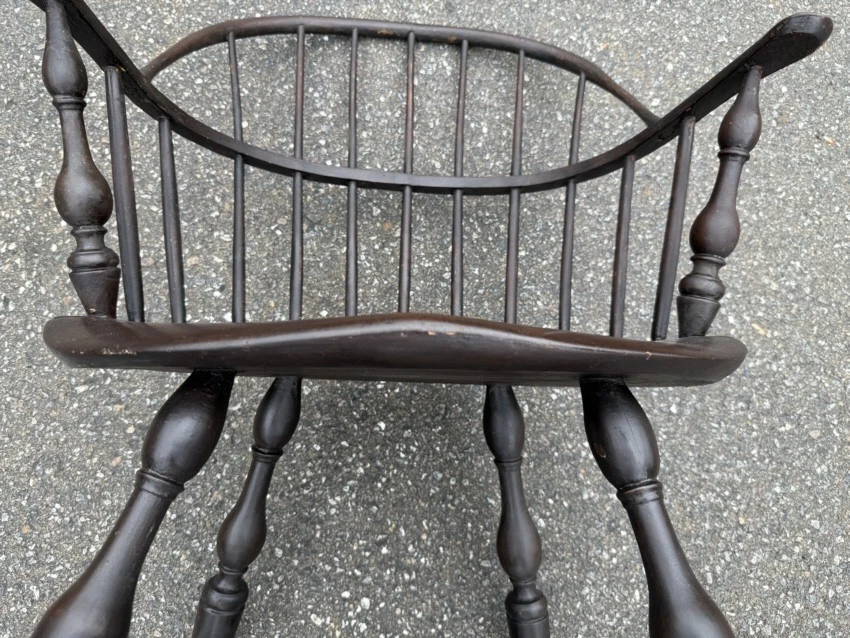 Sillón Windsor con respaldo de saco americano temprano alrededor de 1780 en un acabado antiguo ¡fuerte! Foto 2 de 4